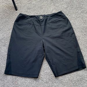 Tail golf shorts
